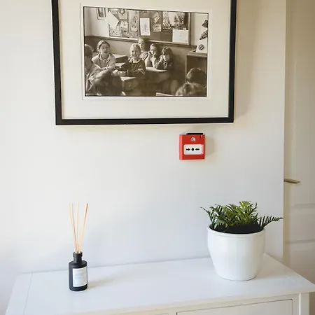 The Old Schoolhouse - The Courtyard * Donegal Town