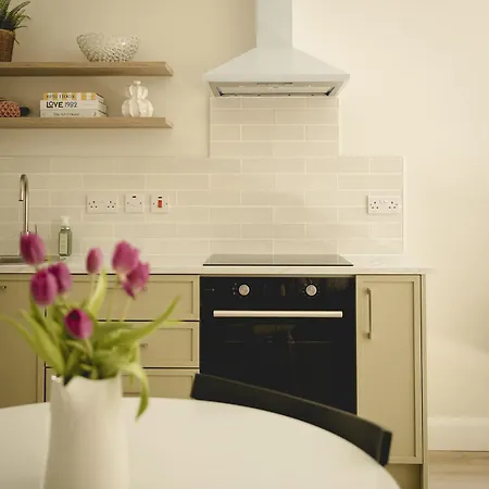 The Old Schoolhouse - The Courtyard * Donegal Town