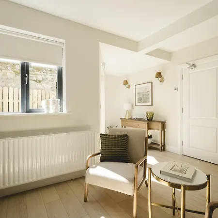 The Old Schoolhouse - The Courtyard Apartment